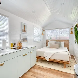 Collection - Noir-emerald Modern Tinylux In Holiday home